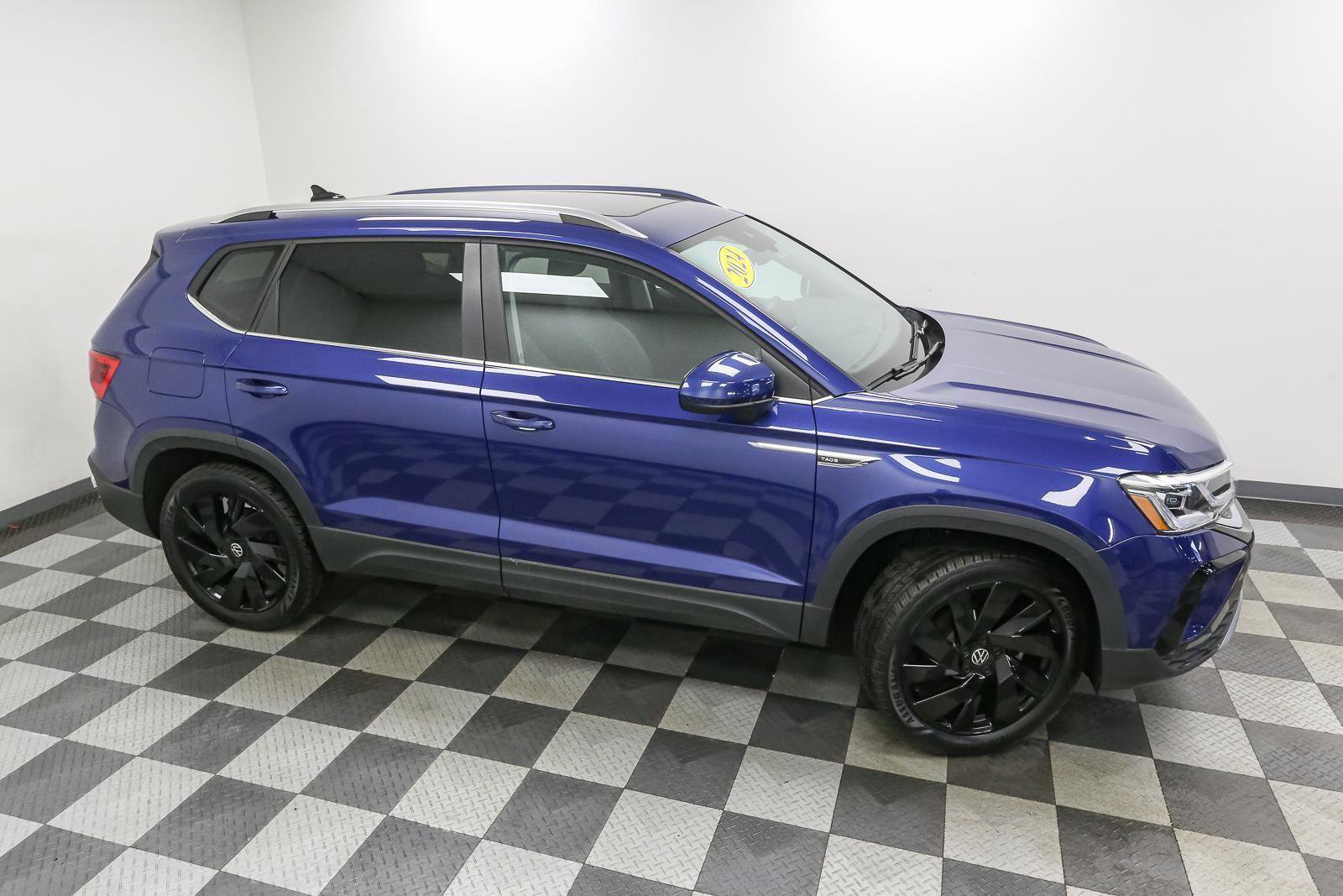 Certified 2024 Volkswagen Taos SEL image 6