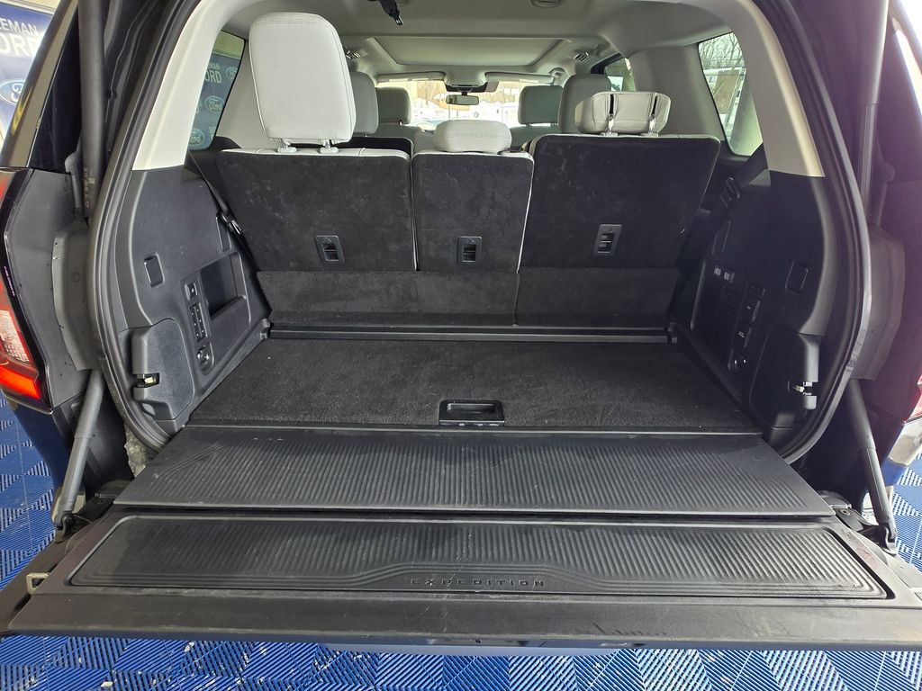Used 2025 Ford Expedition Platinum image 9