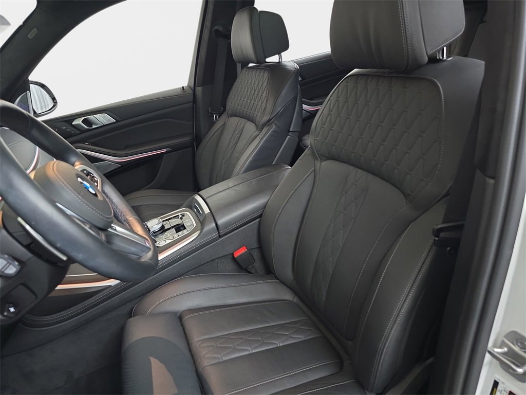Used 2021 BMW X7 M50i w/ Executive Package image 19
