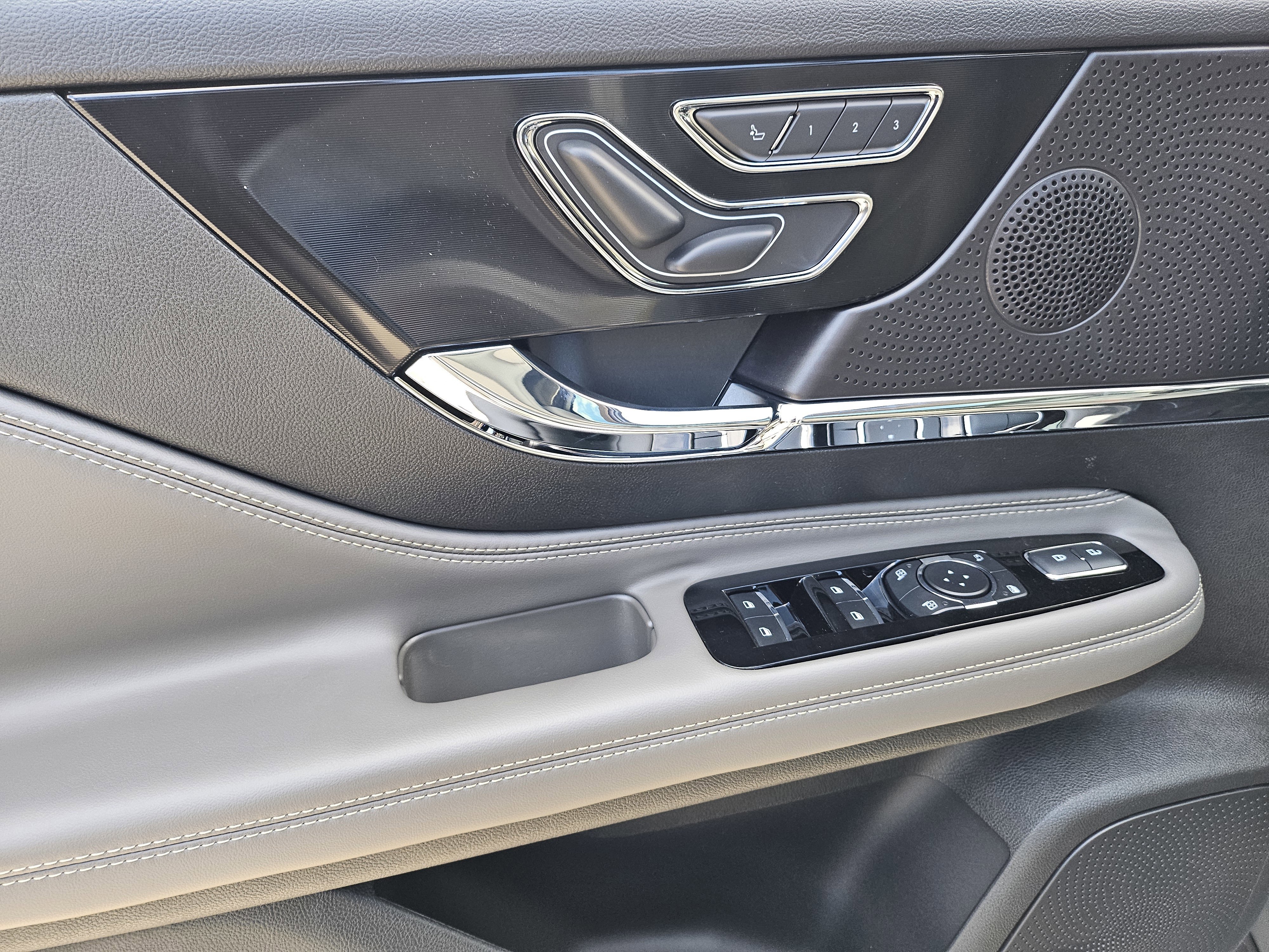 New 2026 Lincoln Corsair Reserve w/ Jet Appearance Package AWD/4WD image 11