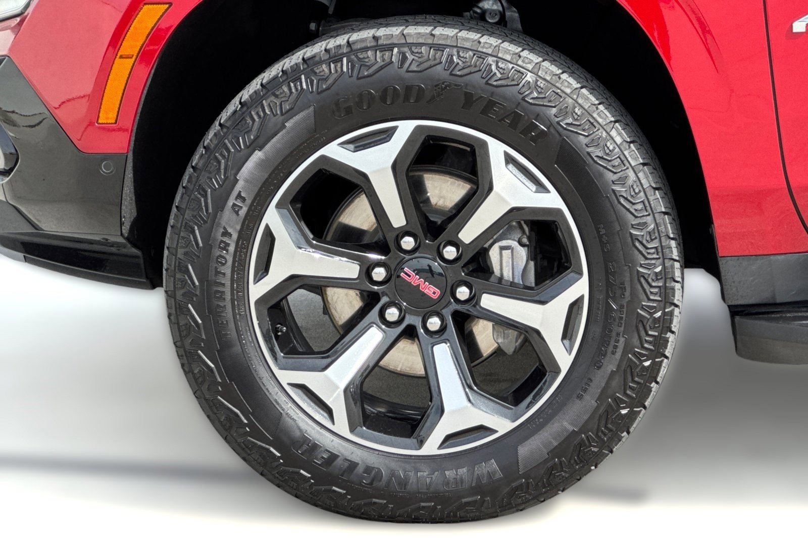 Used 2025 GMC Yukon AT4 AWD/4WD image 11