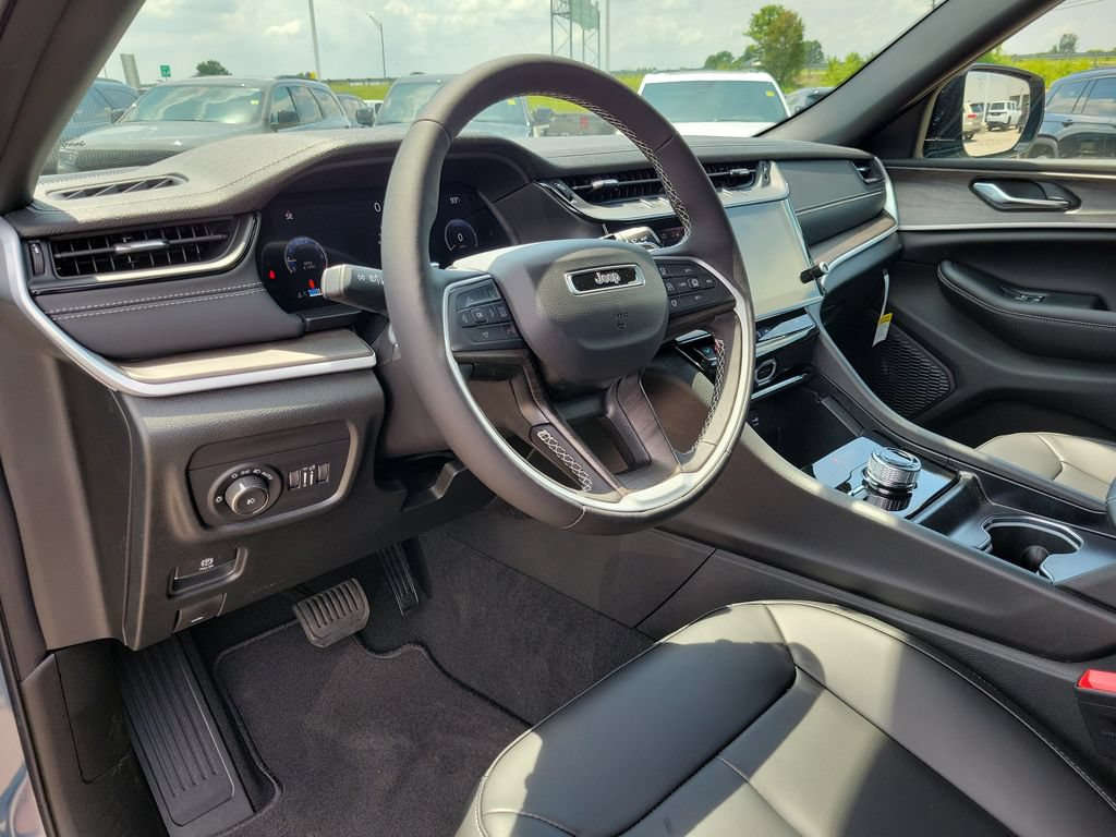 New 2026 Jeep Grand Cherokee Limited w/ Limited Altitude Package AWD/4WD image 13