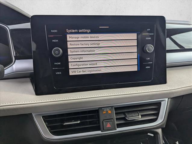 Certified 2025 Volkswagen Taos SE image 18