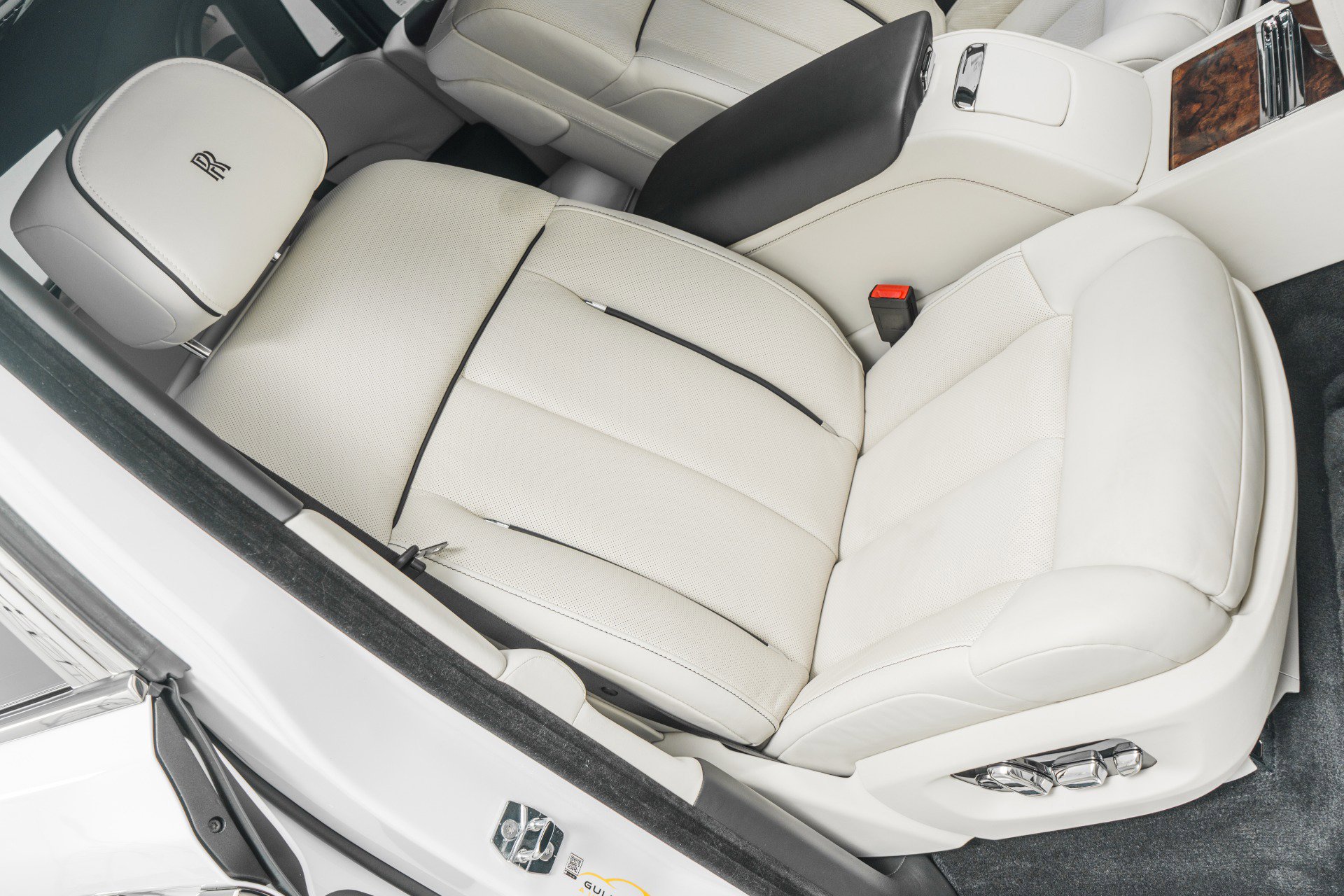 Used 2023 Rolls-Royce Phantom Sedan image 28