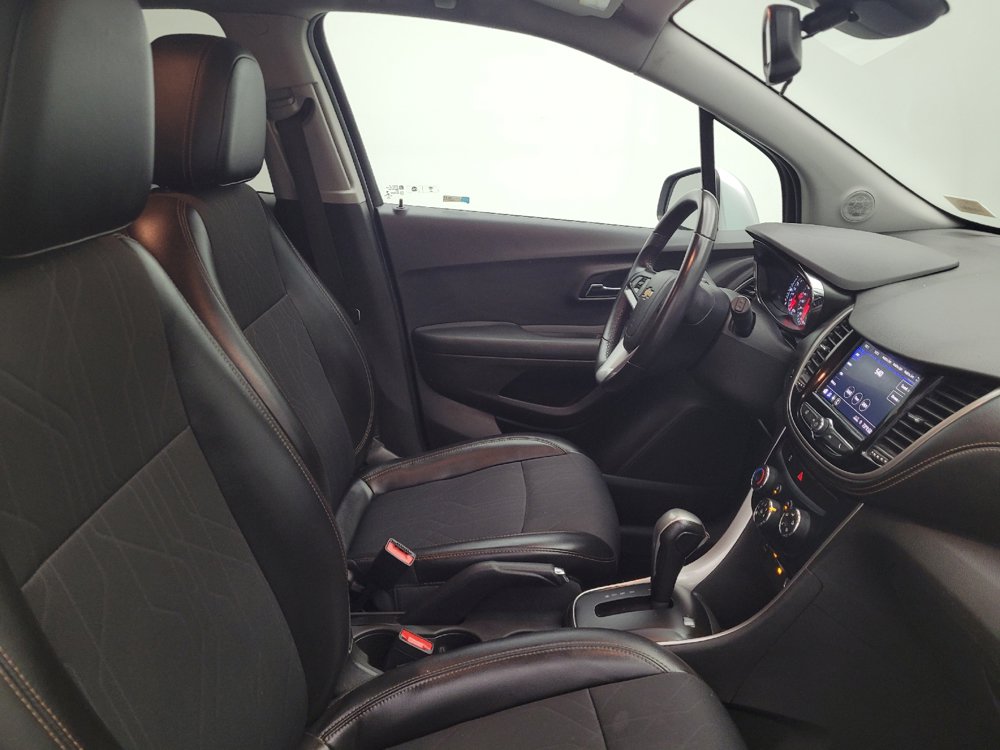 Used 2020 Chevrolet Trax LT w/ LT Convenience Package AWD/4WD image 21
