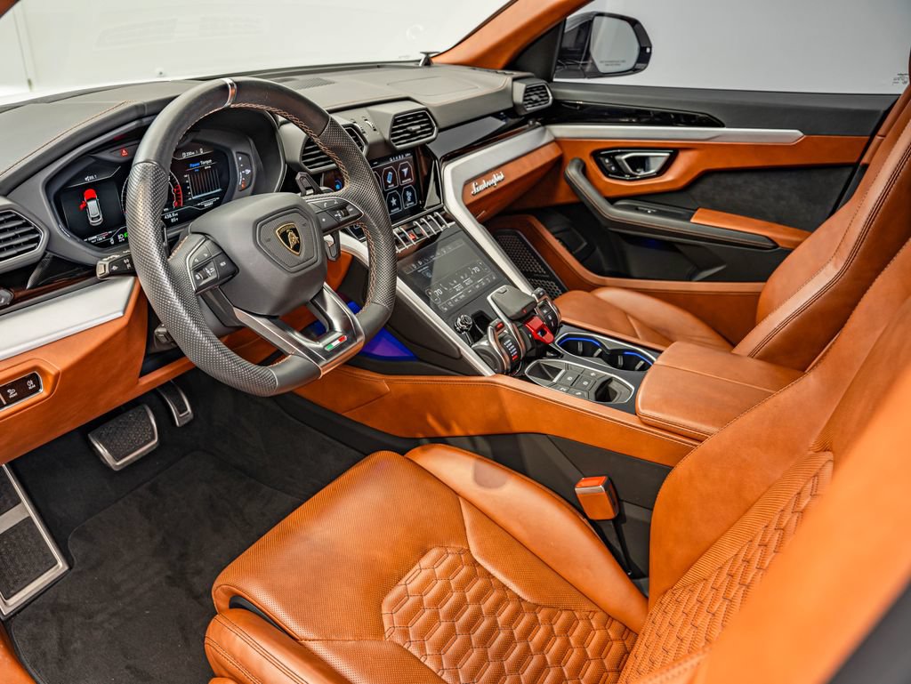 Used 2022 Lamborghini Urus AWD/4WD image 45