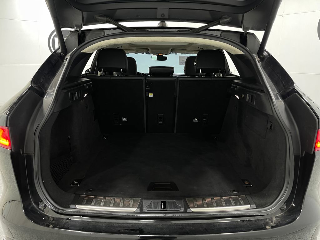 Used 2020 Jaguar F-PACE Prestige image 27