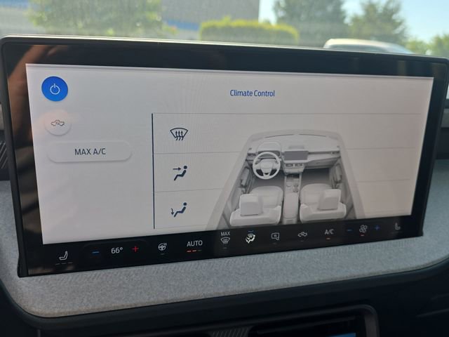 New 2025 Ford Maverick XLT w/ XLT Luxury Package FWD image 24