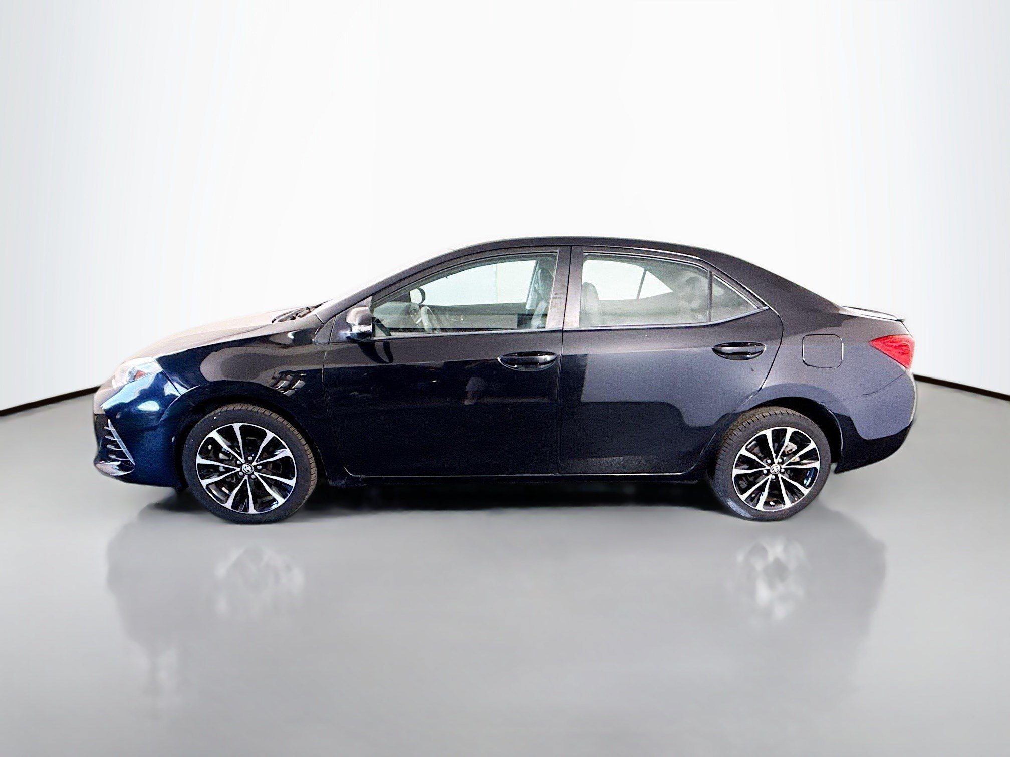 Used 2018 Toyota Corolla SE FWD image 6