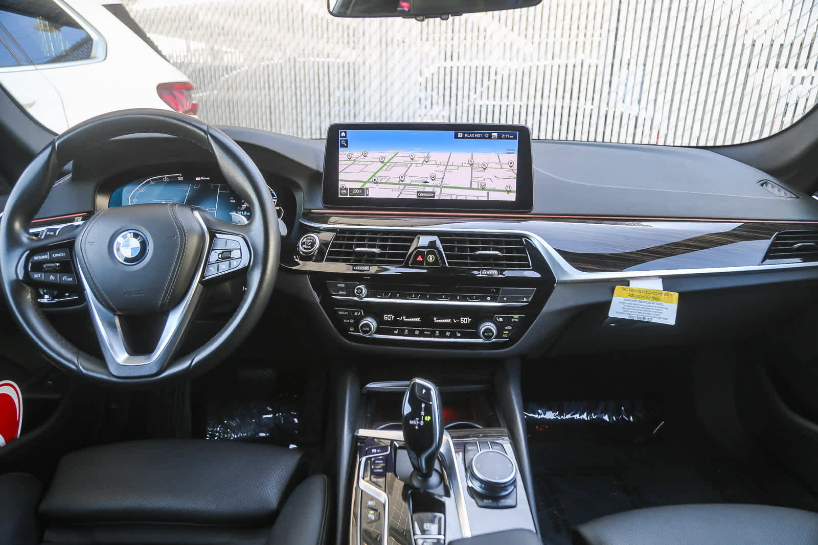 Used 2023 BMW 530e w/ Convenience Package image 9