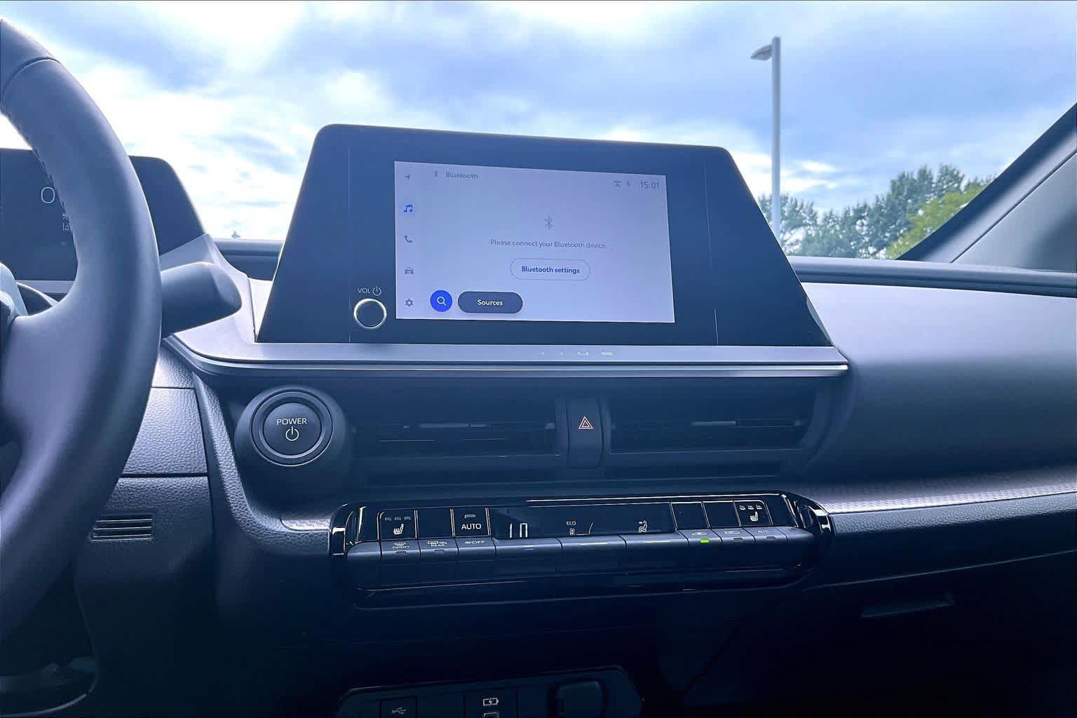 Used 2025 Toyota Prius XLE FWD image 35