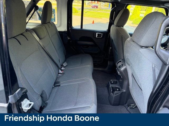 Used 2024 Jeep Wrangler Sahara image 39