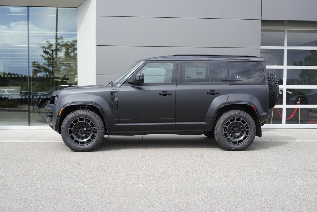 New 2026 Land Rover Defender 110 OCTA AWD/4WD image 8