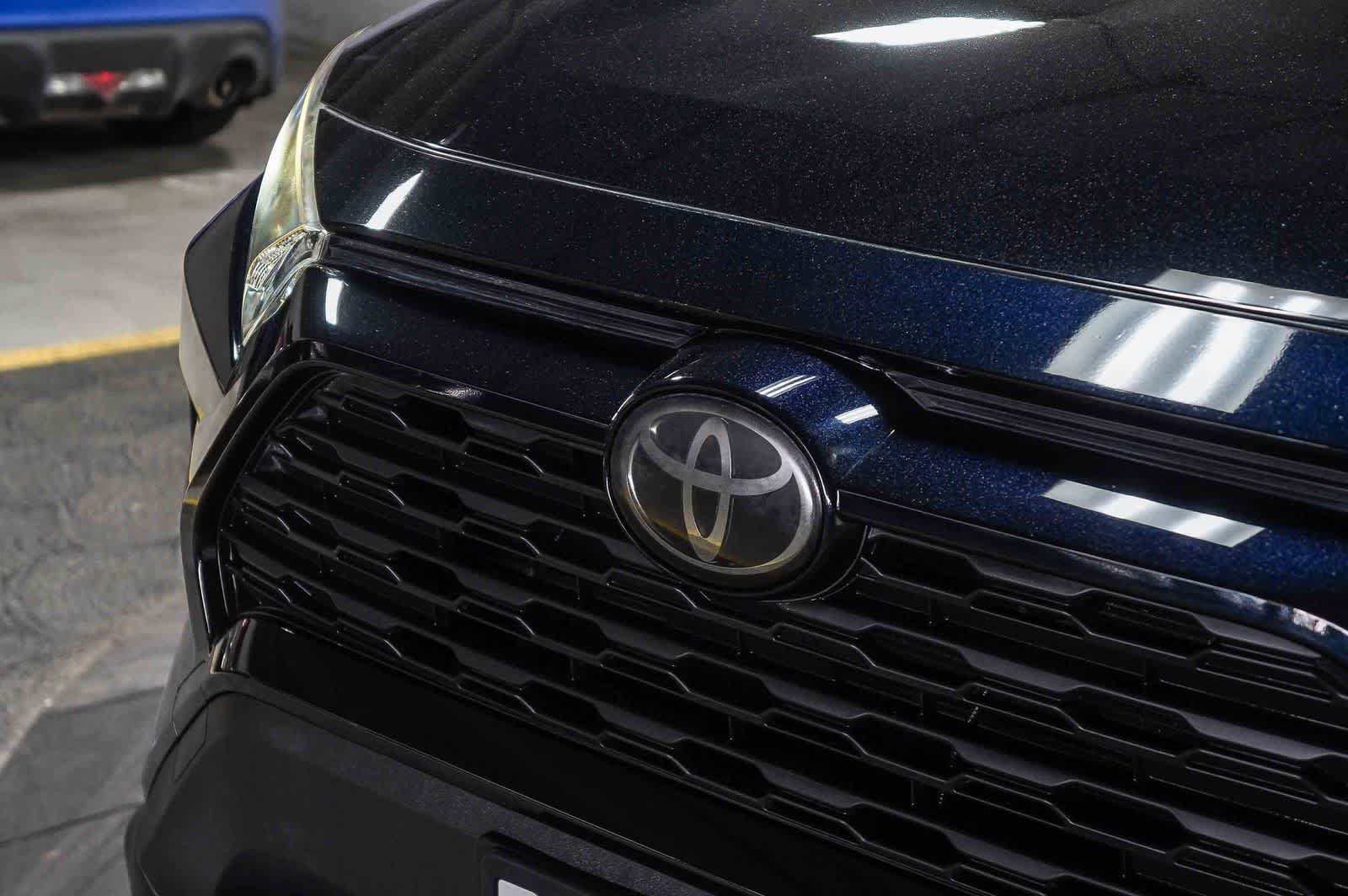 Certified 2019 Toyota RAV4 LE w/ Carpet Mat Package FWD image 9