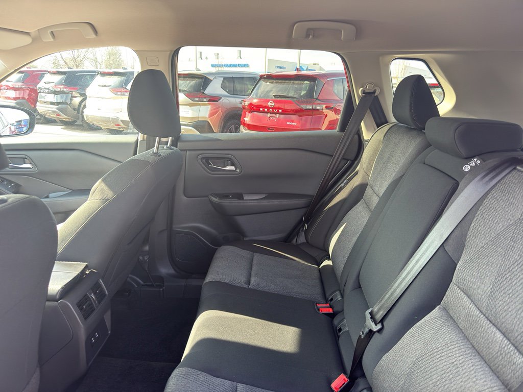Used 2025 Nissan Rogue SV image 31