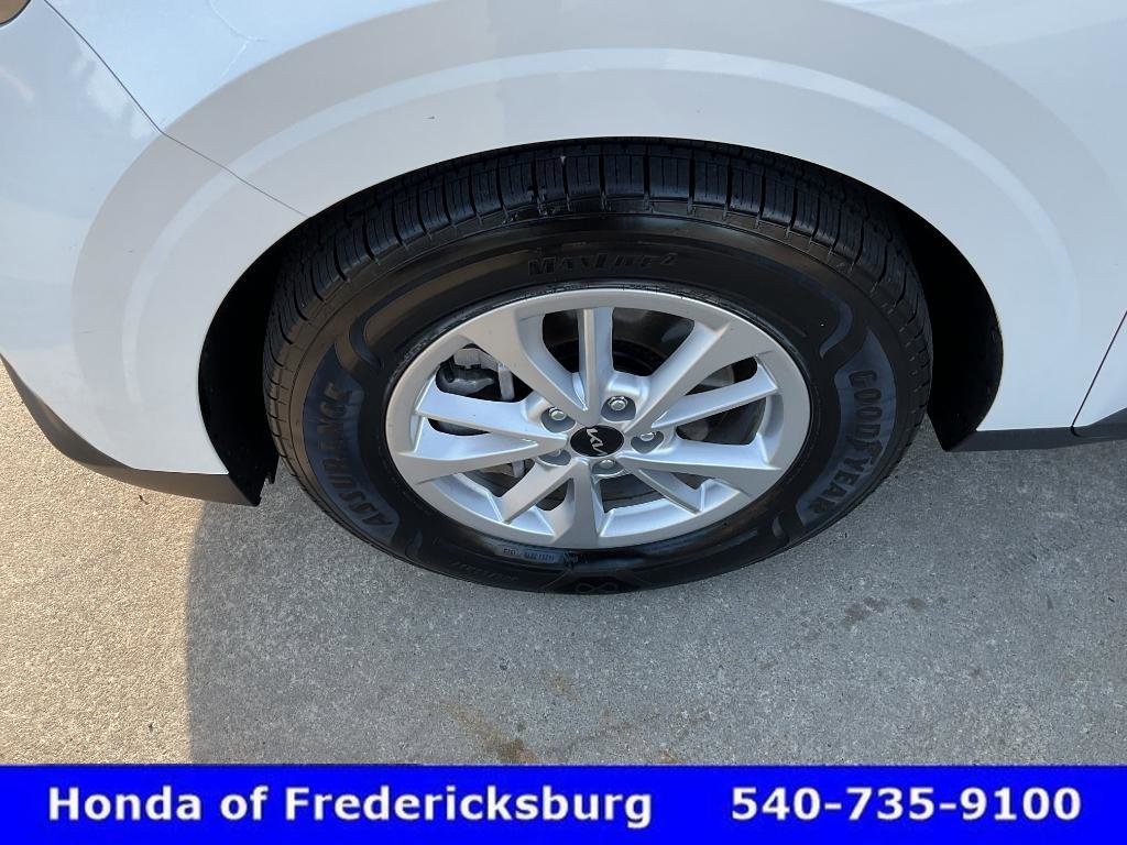 Used 2024 Kia Carnival LX FWD image 10