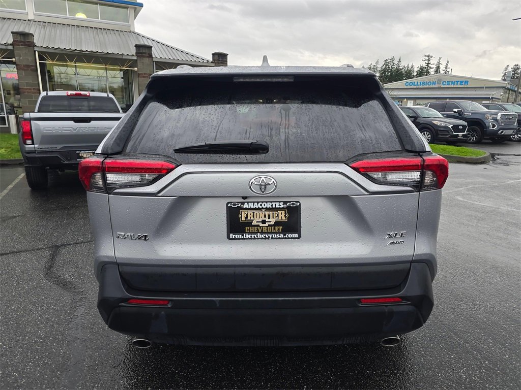 Used 2025 Toyota RAV4 XLE w/ Convenience Package image 4