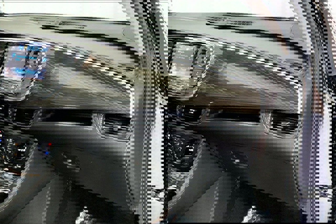 Used 2020 Buick Envision Essence w/ Experience Buick Package image 16