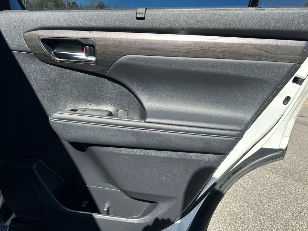 Used 2021 Toyota Highlander Limited image 36