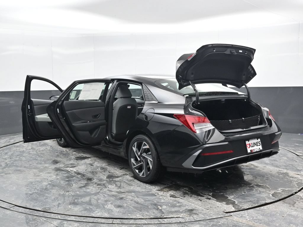 Certified 2026 Hyundai Elantra Limited w/ Cargo Package FWD image 54