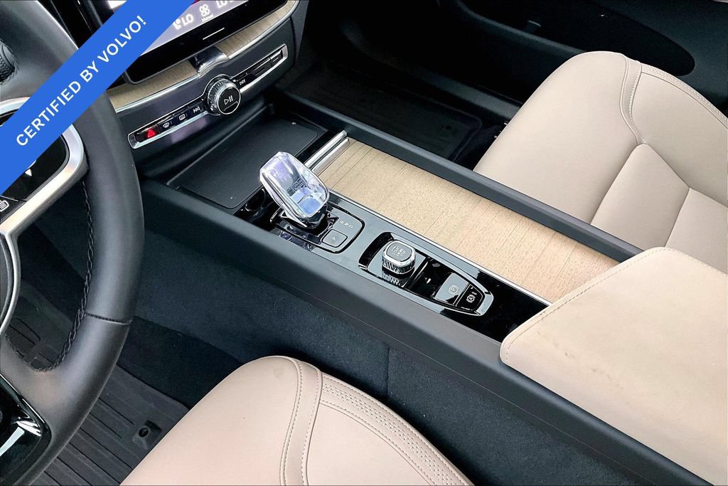 Certified 2026 Volvo XC60 B5 Plus AWD/4WD image 18