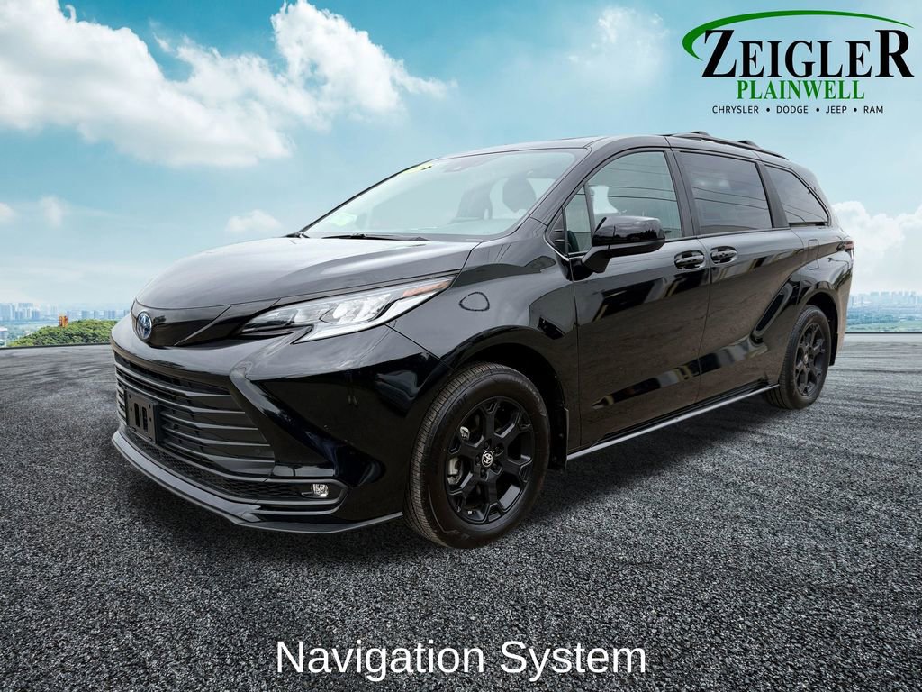 Used 2025 Toyota Sienna XLE Woodland Edition AWD/4WD image 2