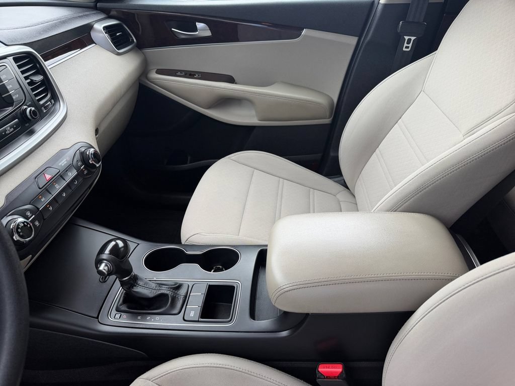 Used 2016 Kia Sorento FWD image 12