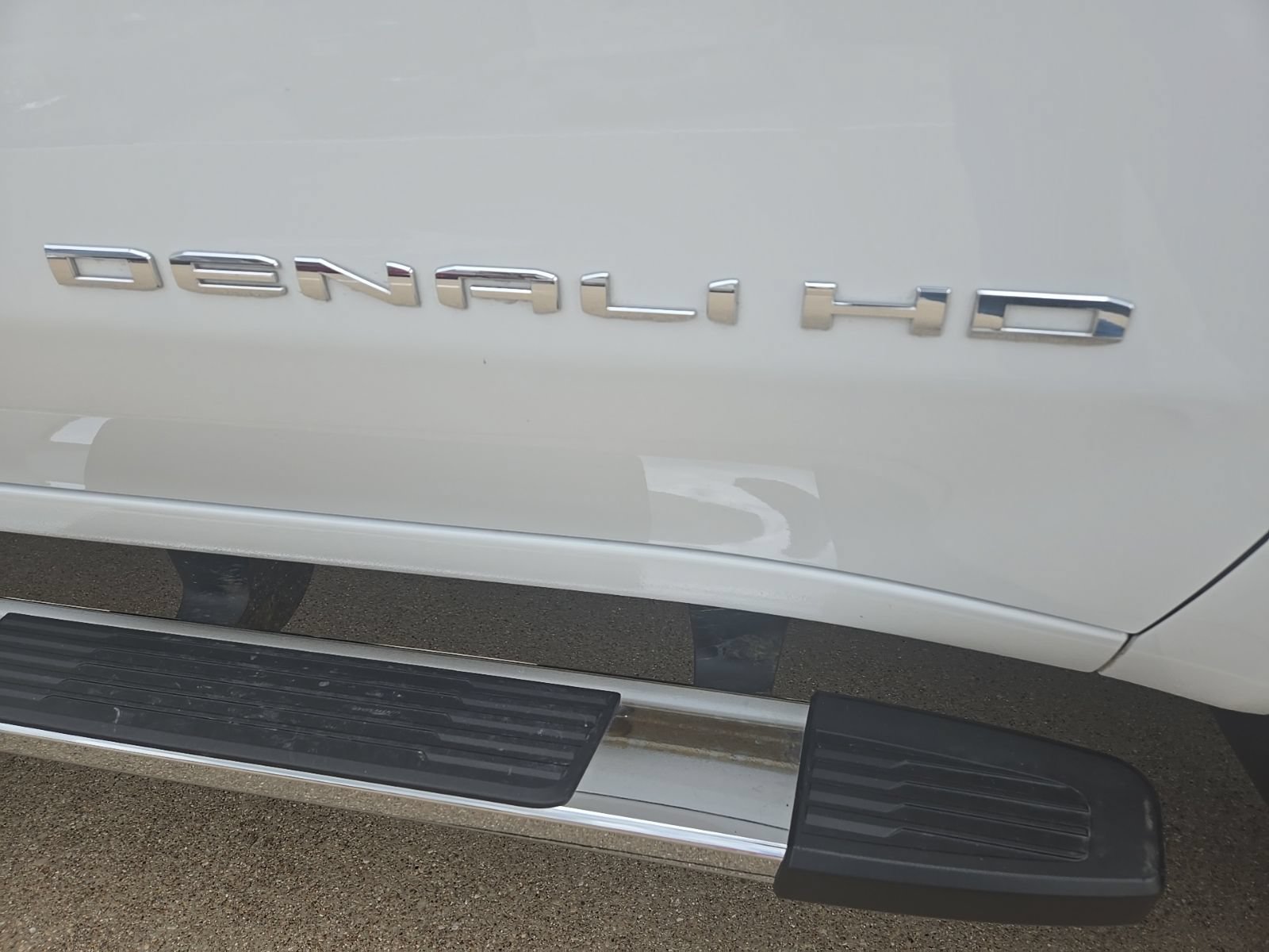 Used 2024 GMC Sierra 2500 Denali w/ Denali Reserve Package AWD/4WD image 11