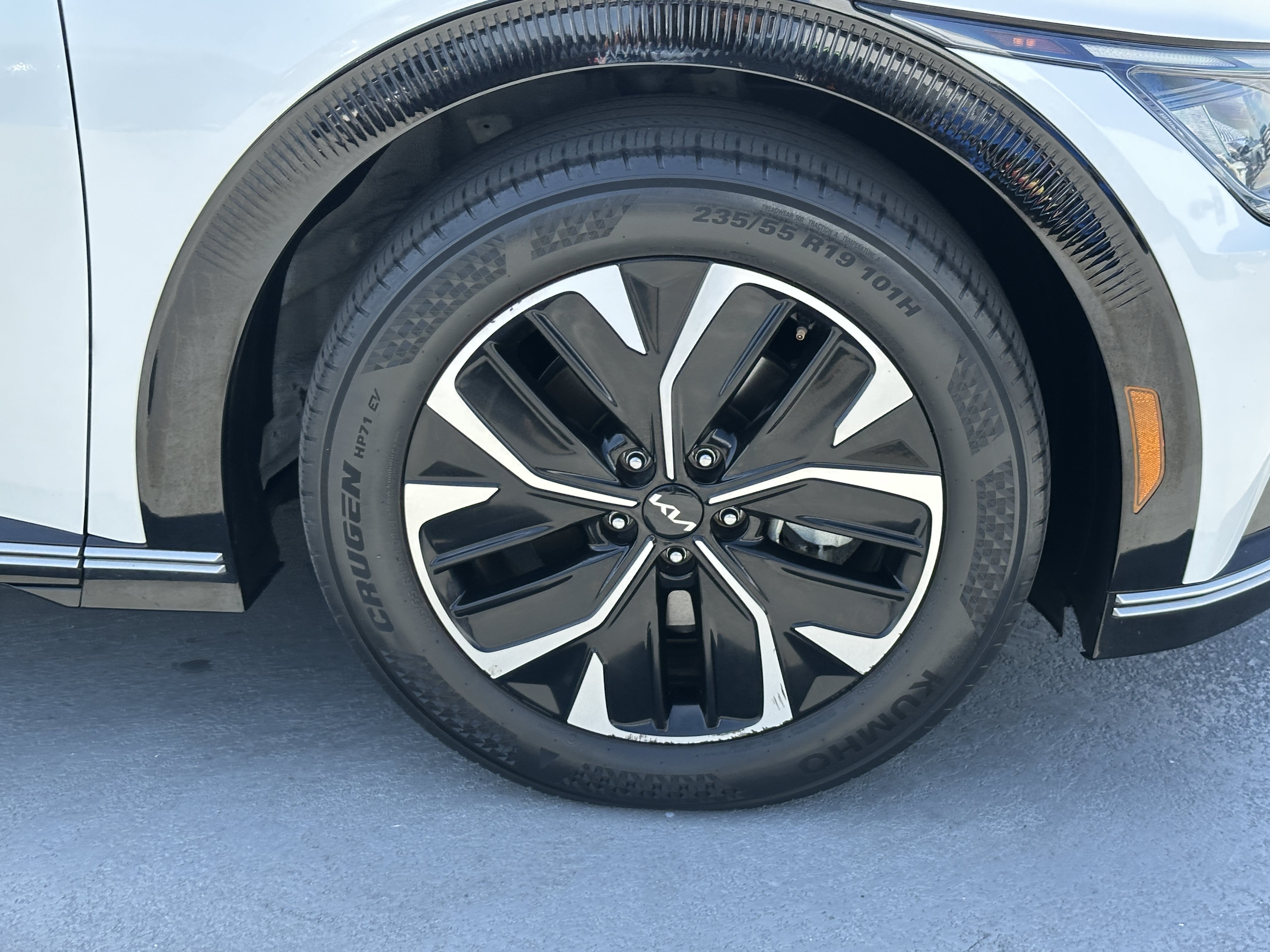 Used 2022 Kia EV6 Wind RWD image 13