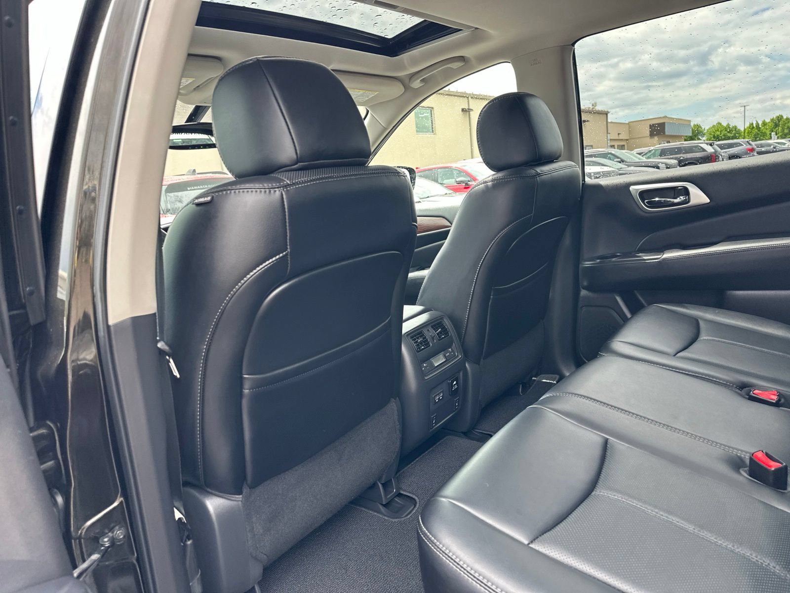Used 2017 Nissan Pathfinder Platinum AWD/4WD image 19