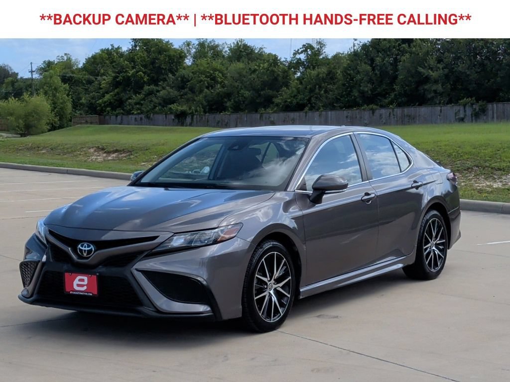 Used 2022 Toyota Camry SE FWD image 3