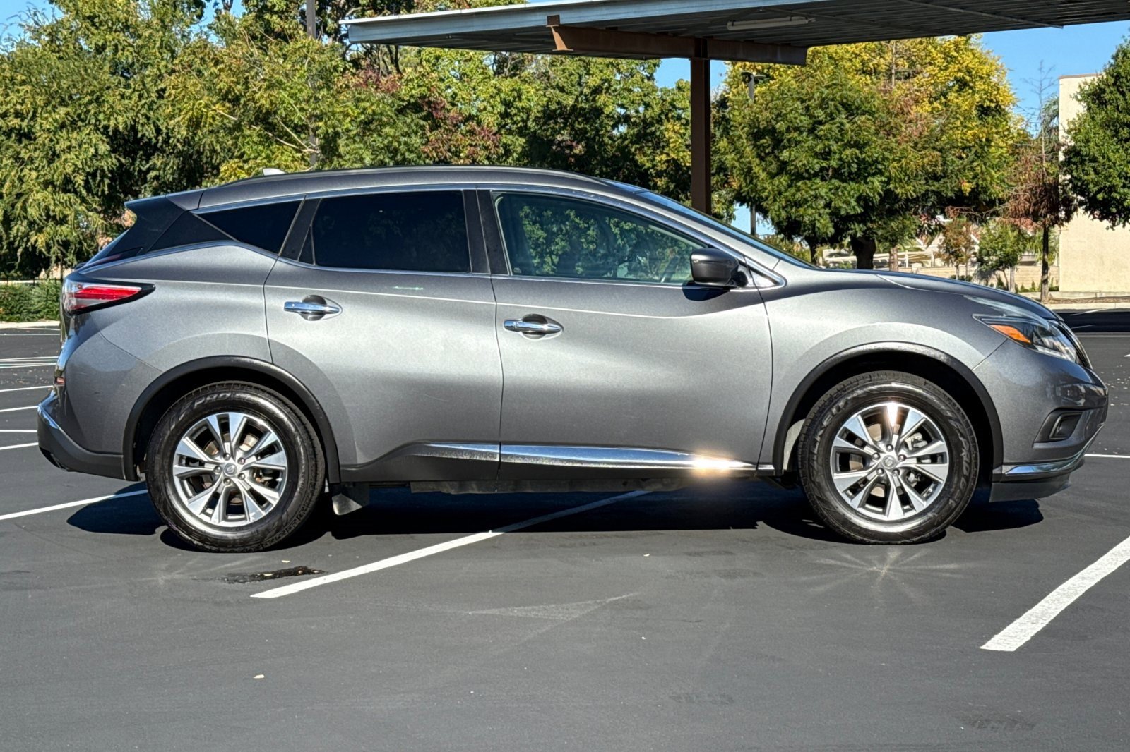 Used 2018 Nissan Murano SV image 3