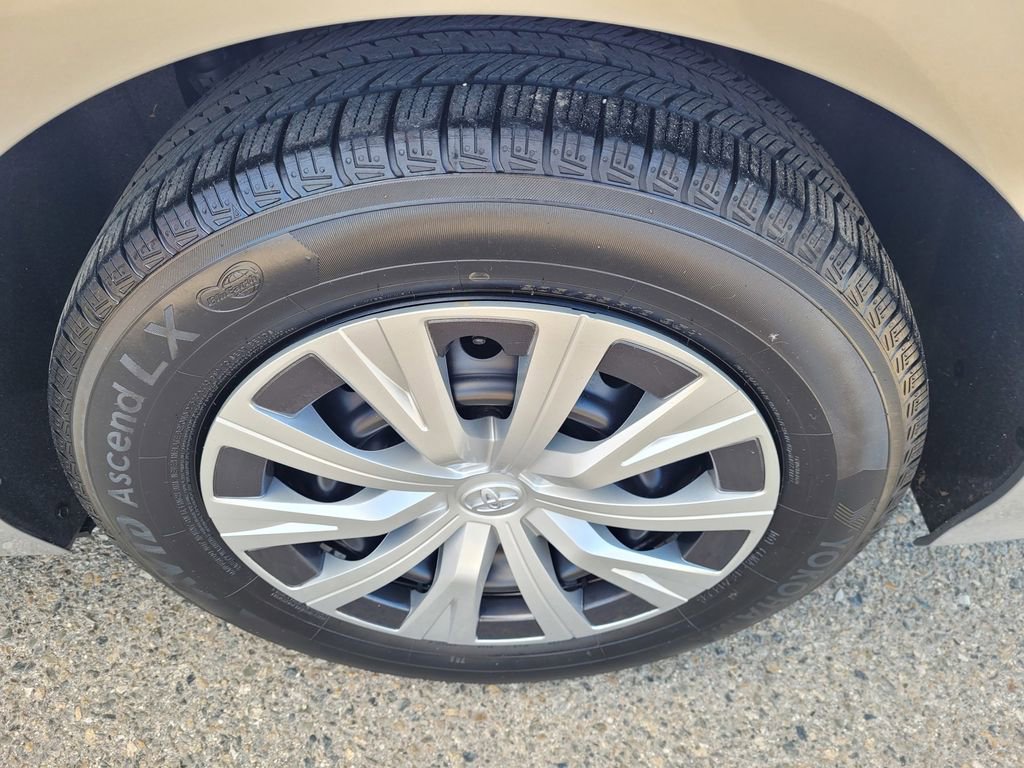 Used 2023 Toyota Camry LE image 26