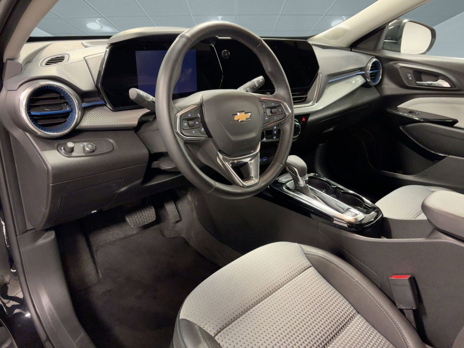 Certified 2025 Chevrolet Trax LT w/ LT Convenience Package image 3