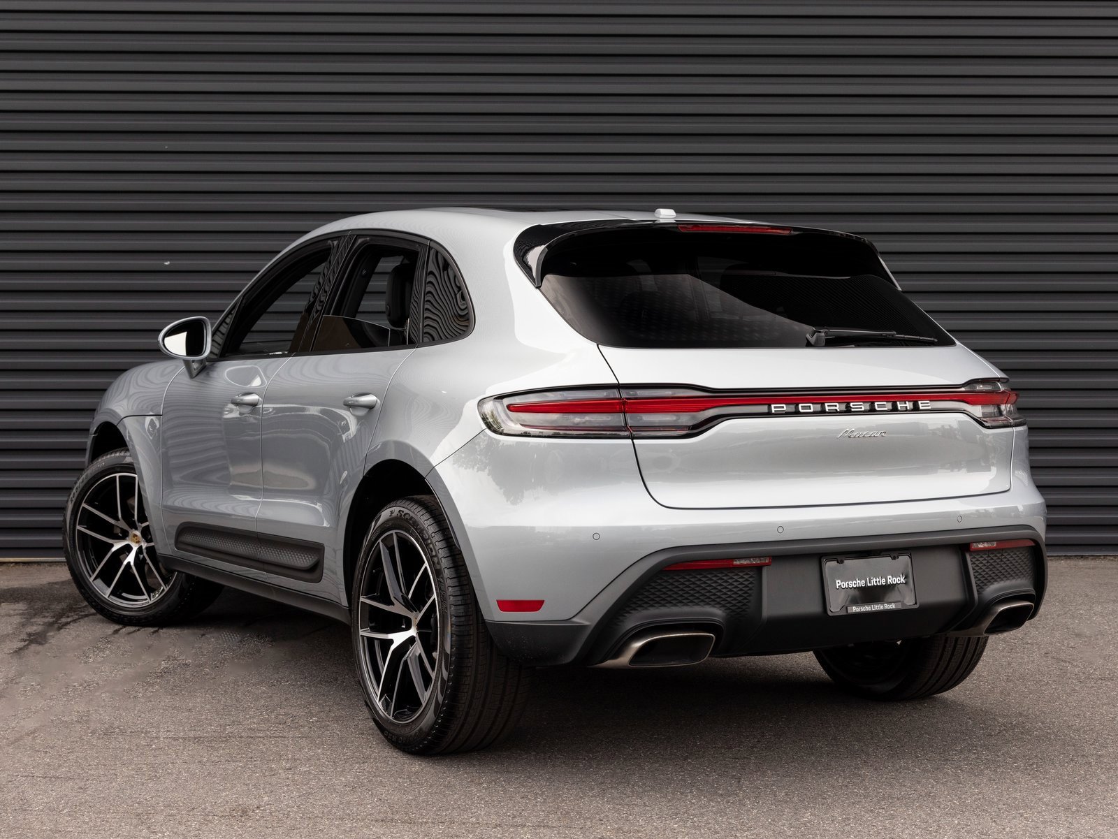 Certified 2025 Porsche Macan image 3