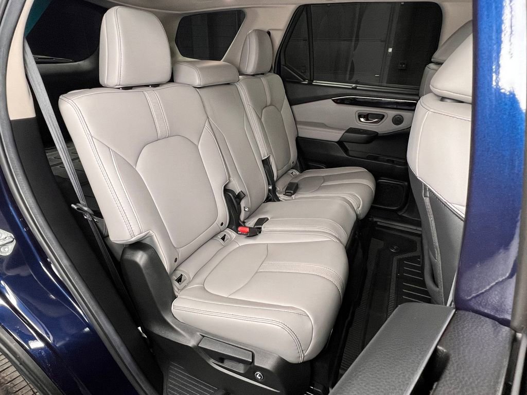 Used 2025 Honda Pilot Touring image 29