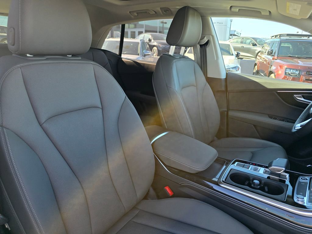 Used 2024 Audi Q8 Premium Plus w/ Premium Plus Package image 13