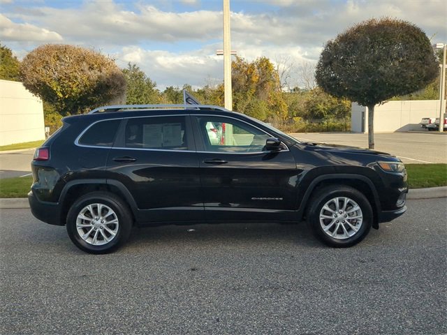 Used 2019 Jeep Cherokee Latitude w/ Cold Weather Group image 3