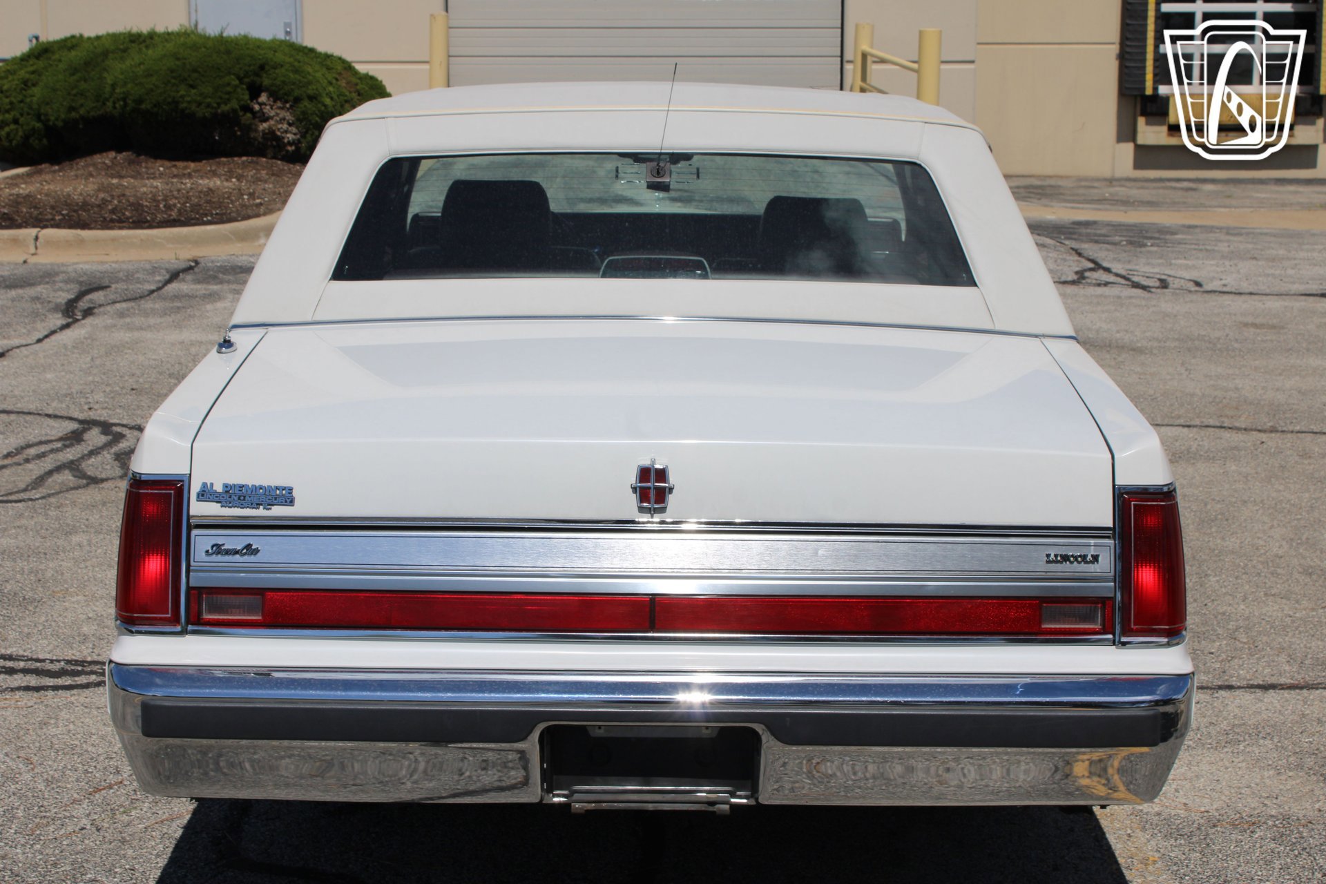 Used 1988 Lincoln Town Car Signature RWD image 10