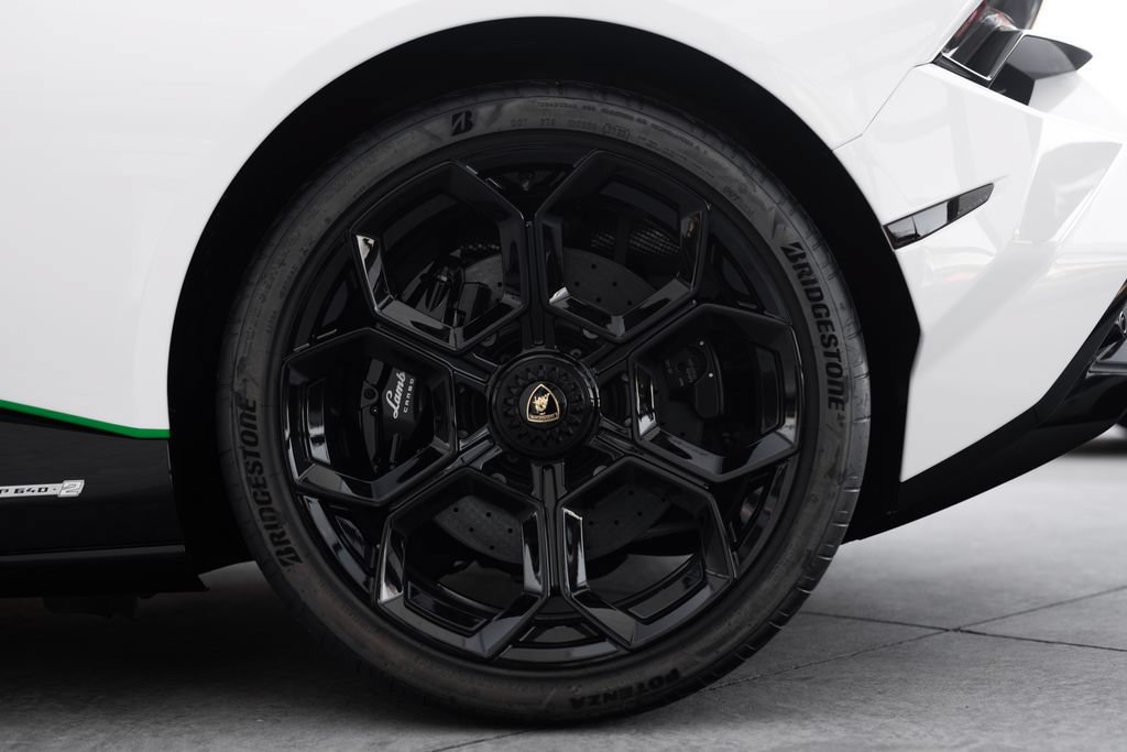 Used 2023 Lamborghini Huracan Tecnica RWD image 16