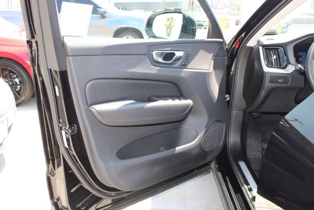 Used 2025 Volvo XC60 B5 Plus AWD/4WD image 11