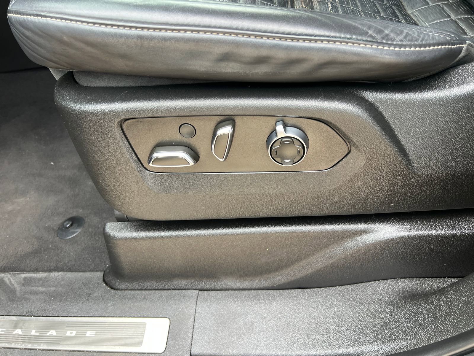 Used 2021 Cadillac Escalade Sport Platinum RWD image 19
