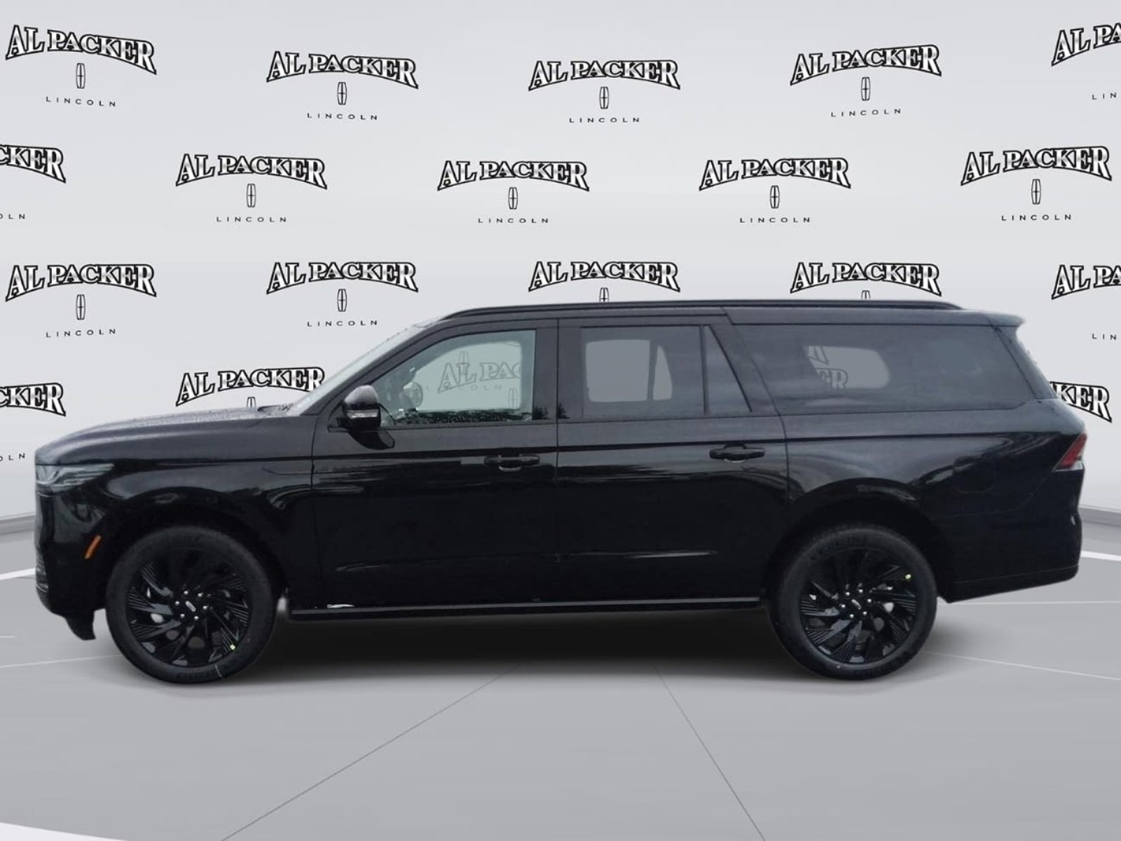 New 2026 Lincoln Navigator L Reserve AWD/4WD image 2