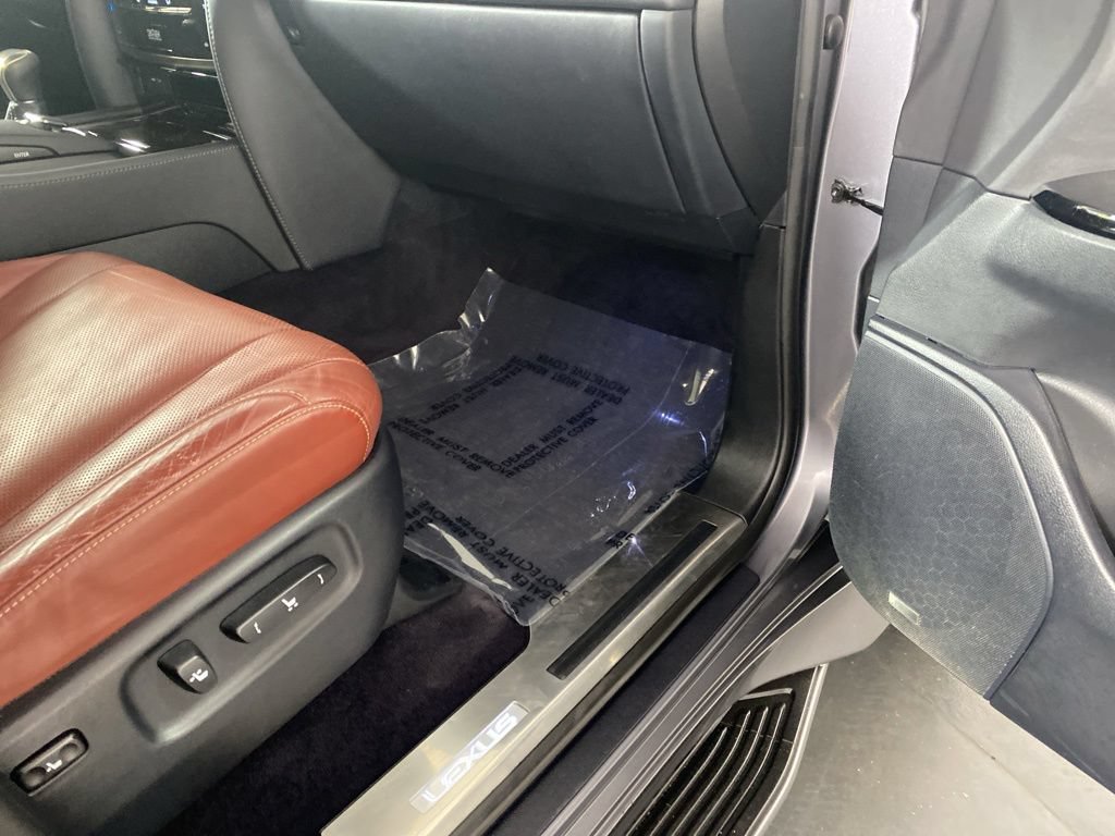 Used 2018 Lexus LX 570 4WD w/ Luxury Package image 33