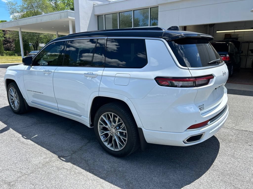 Used 2025 Jeep Grand Cherokee L Summit AWD/4WD image 3