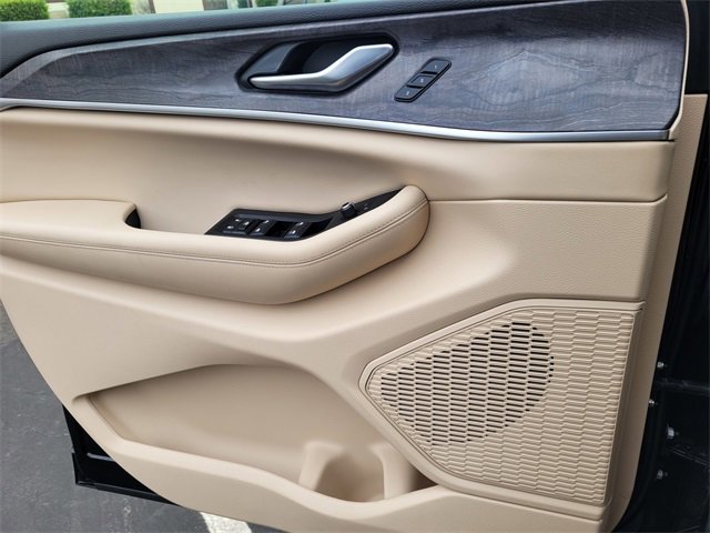 Used 2024 Jeep Grand Cherokee Limited image 14