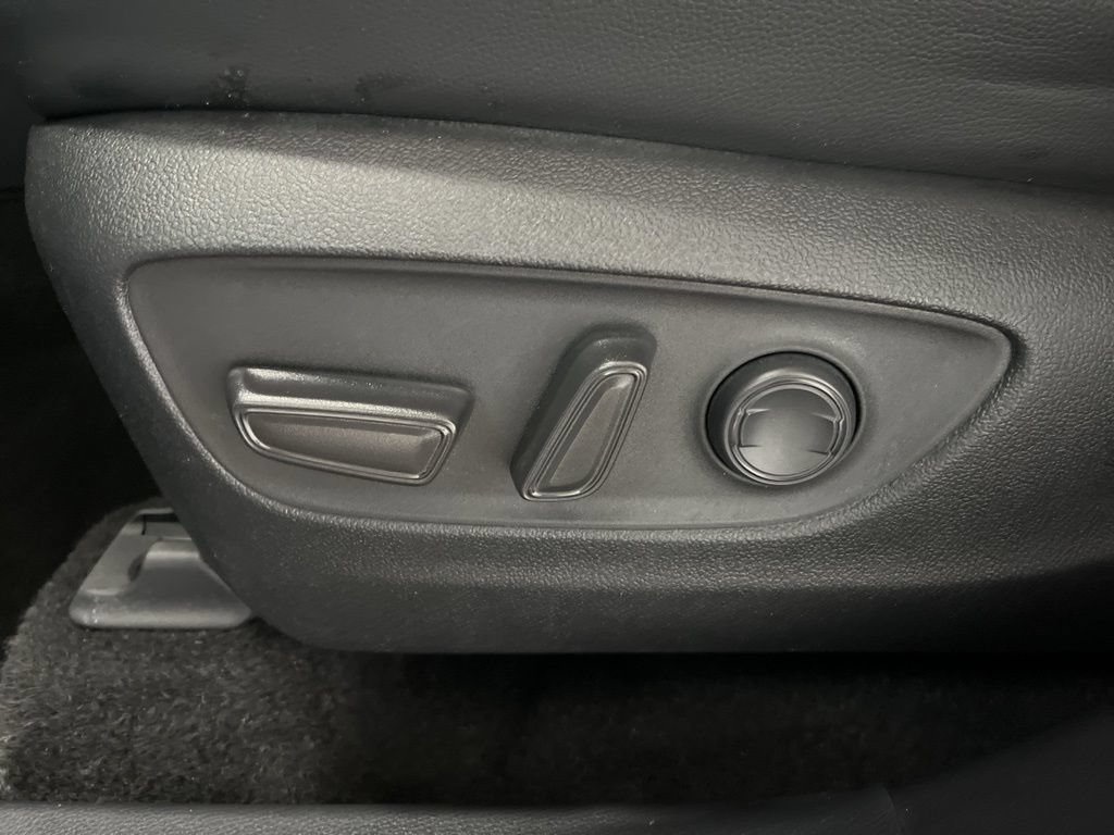 Used 2024 Toyota Highlander XLE AWD/4WD image 24