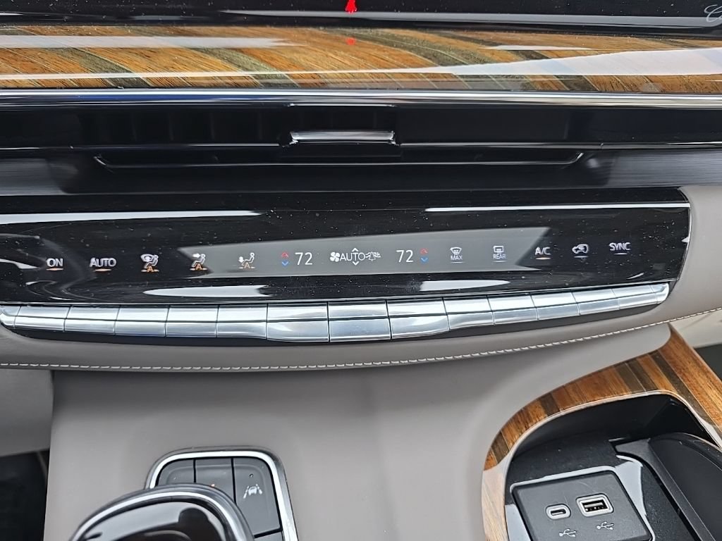 Used 2021 Cadillac Escalade ESV Premium Luxury Platinum AWD/4WD image 32
