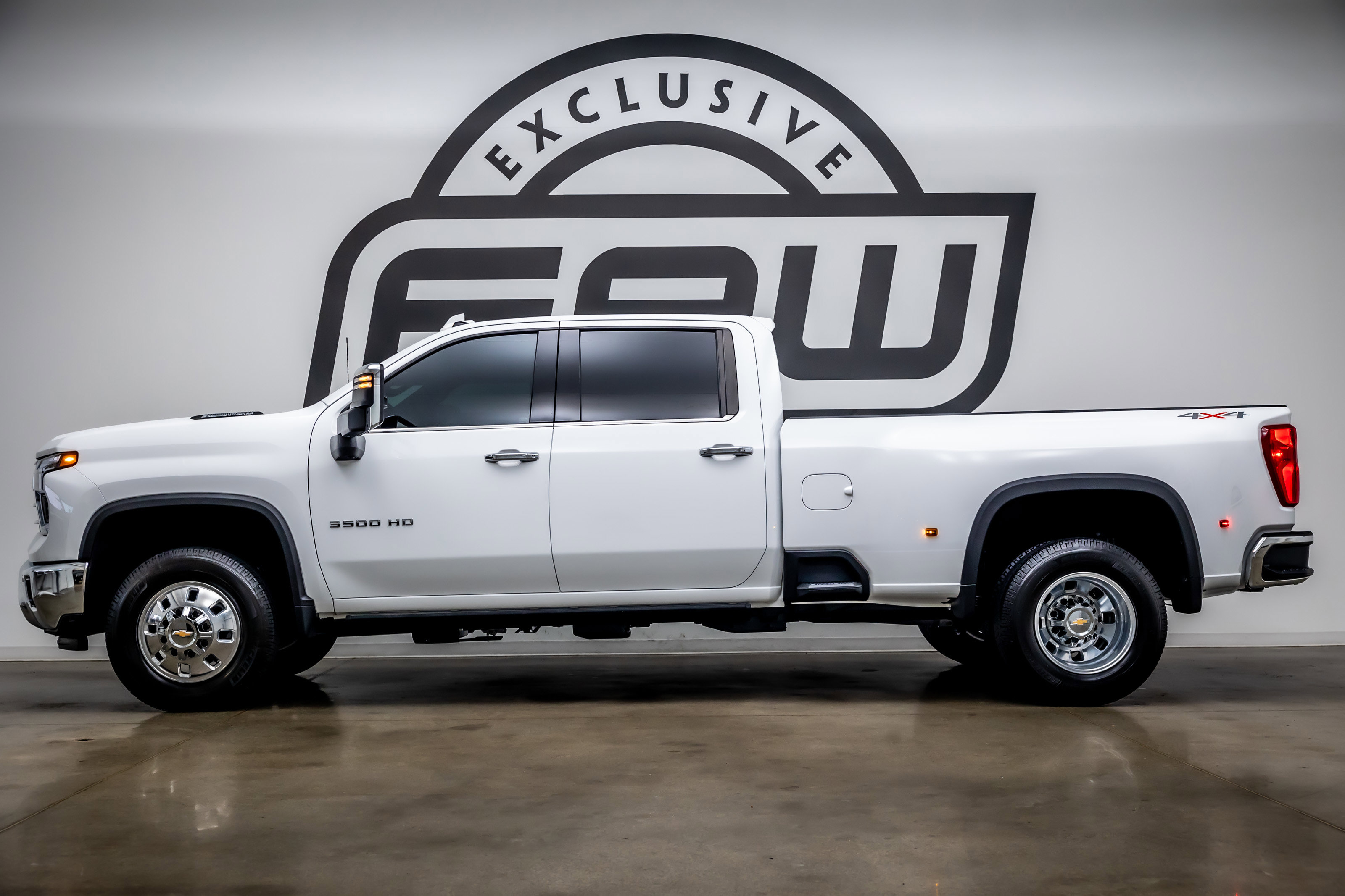 Used 2024 Chevrolet Silverado 3500 LTZ w/ LTZ Plus Package AWD/4WD image 5