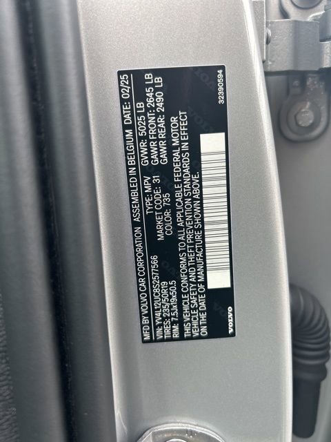 Certified 2025 Volvo XC40 B5 Plus image 28